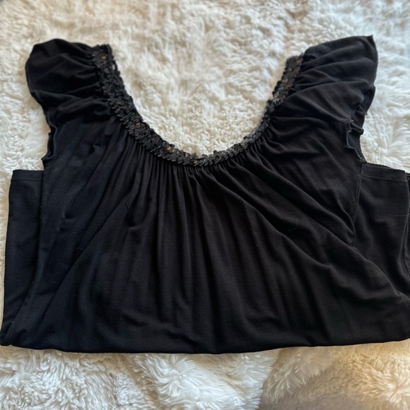Unyx off the shoulder or low shoulder top with sequin trim. Short sleeve. Medium - Picture 9 of 9